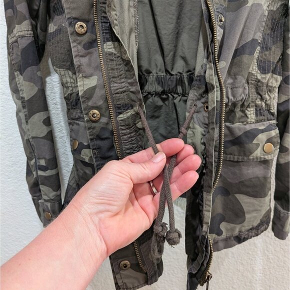 Love Tree Womens Camo Jacket Small Pockets Zip Button Lightweight Cinch Waist - Picture 7 of 13